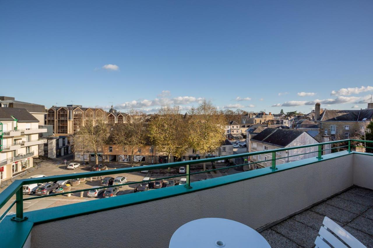 Le Mancini - Parking Et Terrasse Lägenhet Mayenne Exteriör bild
