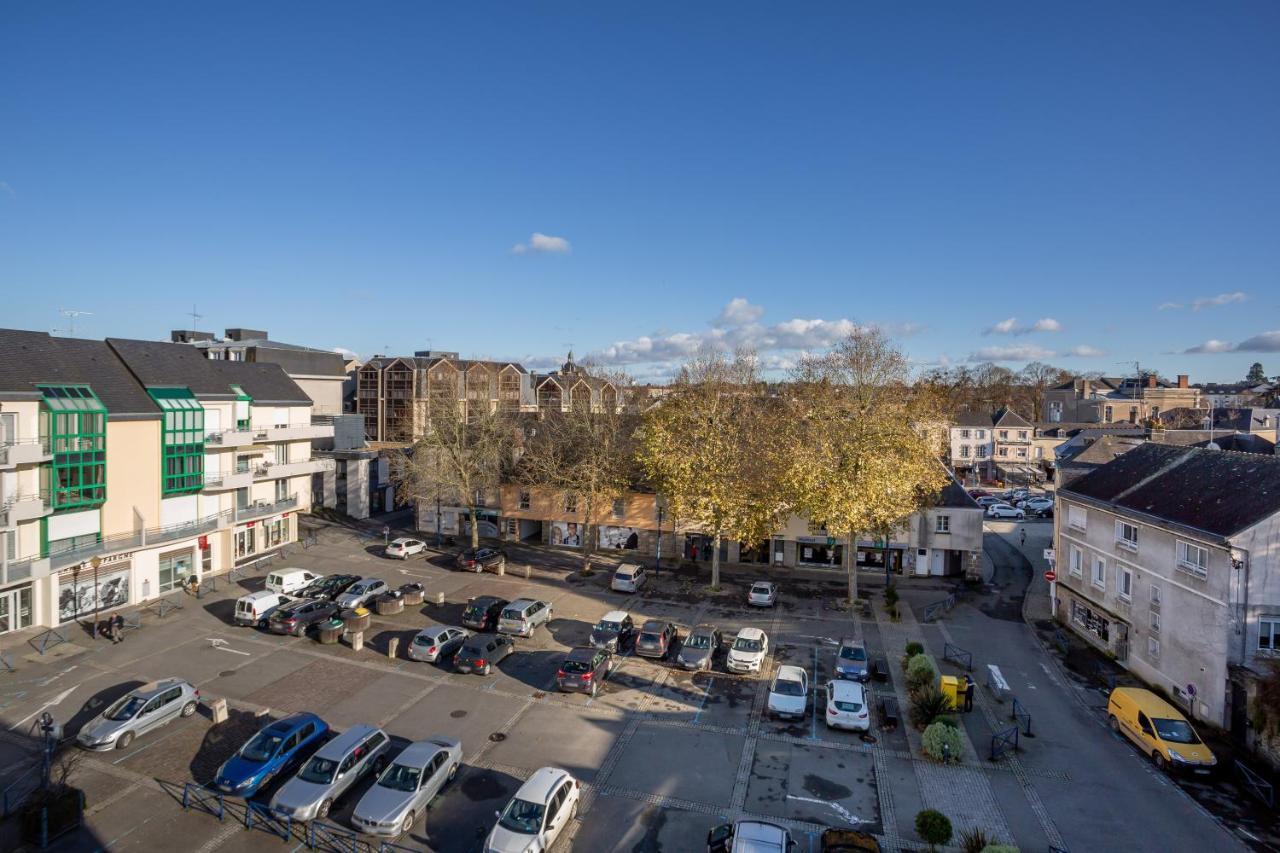 Le Mancini - Parking Et Terrasse Lägenhet Mayenne Exteriör bild